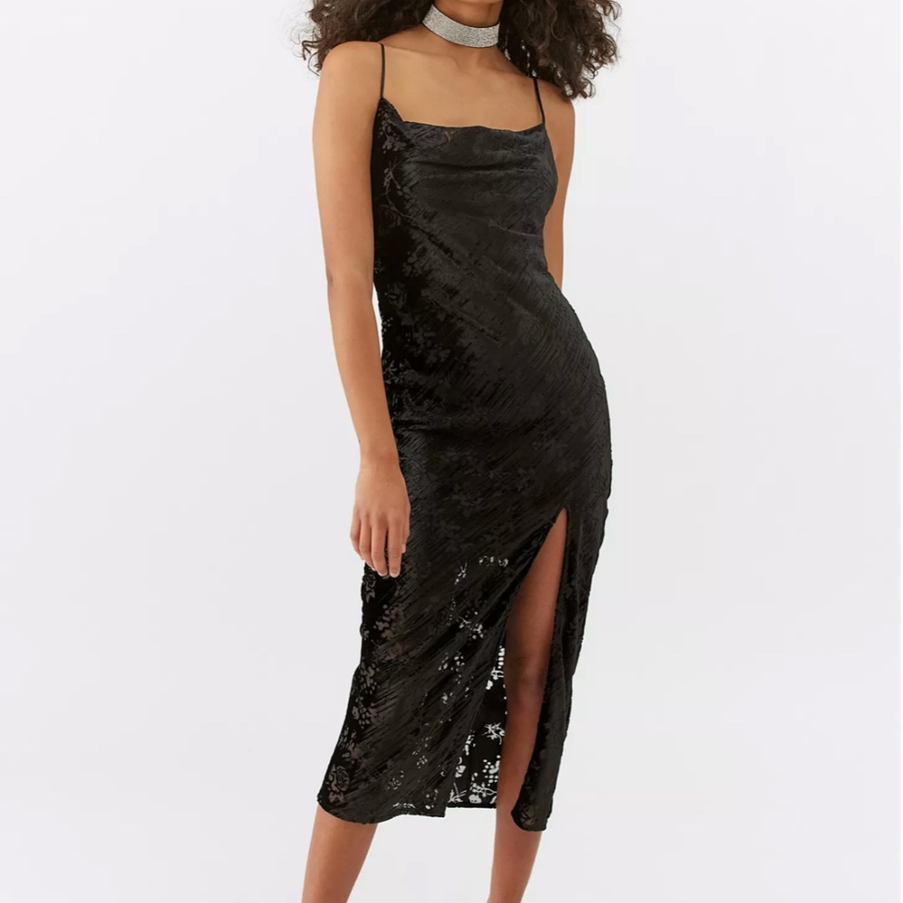 Urban Outfitters Black Floral Velvet Mallory Midi Dress size medium